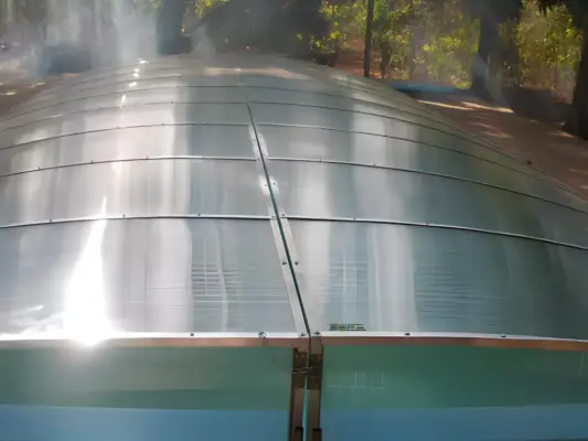 Cobertura para piscina em policarbonto - Proteção e versatilidade em um único design.