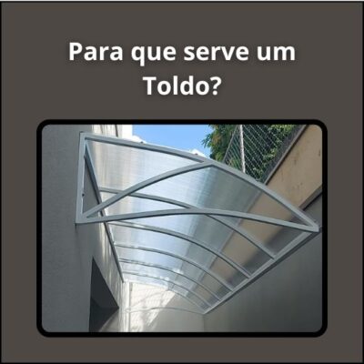 Toldo protegendo área externa de uma residência