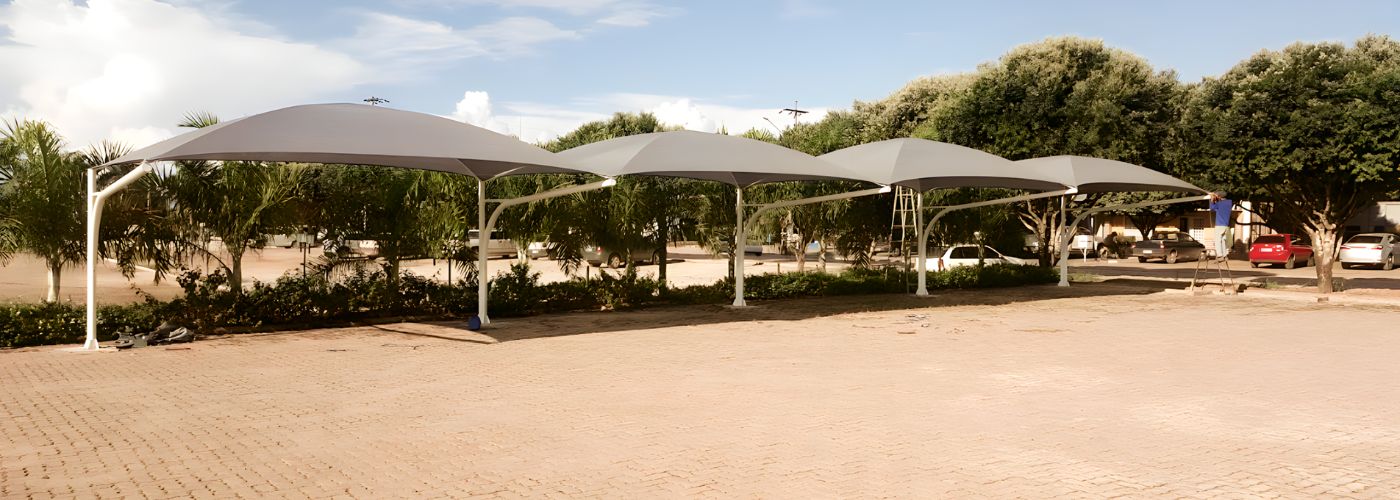 Cobertura de Sombreamento - Estrutura ideal para proteção contra o sol em áreas externas.