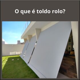 Toldo rolo instalado em uma varanda, oferecendo proteção contra o sol.