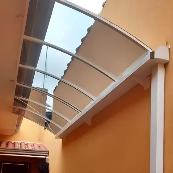Cobertura de policarbonato compacto para varanda em Americana SP