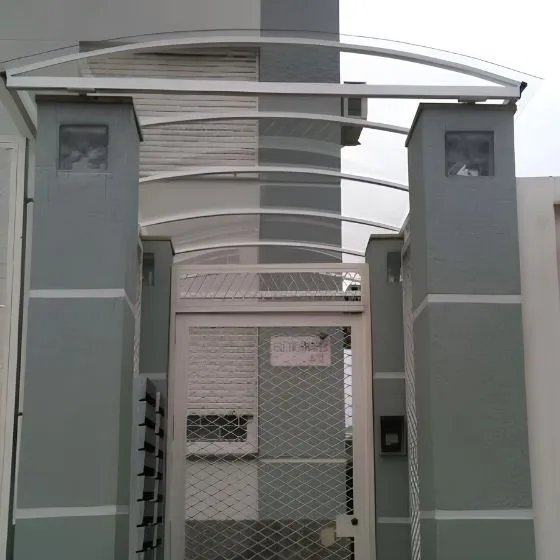 Cobertura de policarbonato compacto para área gourmet em Sorocaba SP