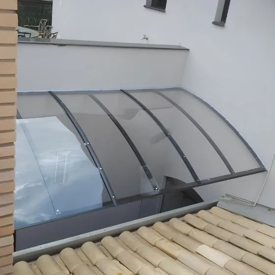 Cobertura de policarbonato compacto com estrutura metálica em Rio Claro SP